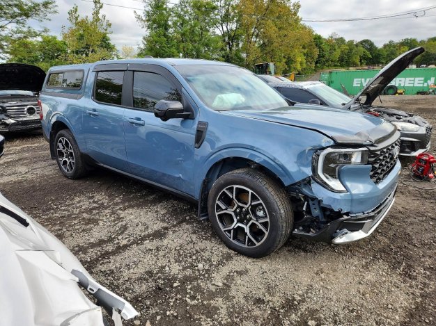 2025 Ford Maverick LARIAT в Gray - вид спереди под углом - Инвентарь BidGoDrive