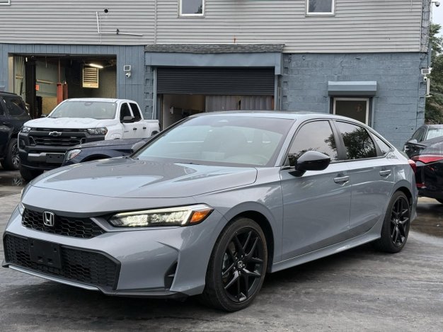 2025 HONDA CIVIC SPORT HYBRID в Gray - вид спереди под углом - Инвентарь BidGoDrive