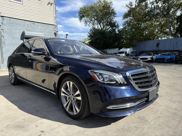 2020 MERCEDES-BENZ S 450 4MATIC в Blue - вид спереди под углом - Инвентарь BidGoDrive