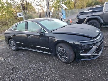 2025 hyundai sonata HYBRID in Black - Front Three-Quarter View - BidGoDrive Inventory