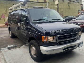 2000 ford econoline 250 in Blue - Front Three-Quarter View - BidGoDrive Inventory