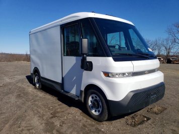 2025 chevrolet brightdrop 400 in White - Front Three-Quarter View - BidGoDrive Inventory