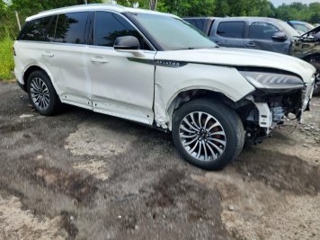 2023 lincoln aviator  in White - Front Three-Quarter View - BidGoDrive Inventory