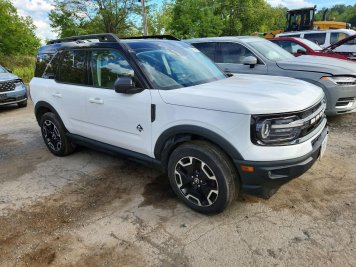 2022 ford bronco-sport OUTER BANKS in White - Front Three-Quarter View - BidGoDrive Inventory
