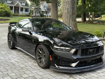2024 ford mustang Dark Horse in Black - Front Three-Quarter View - BidGoDrive Inventory