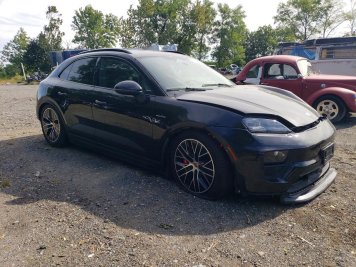 2025 porsche macan 4S in Black - Front Three-Quarter View - BidGoDrive Inventory
